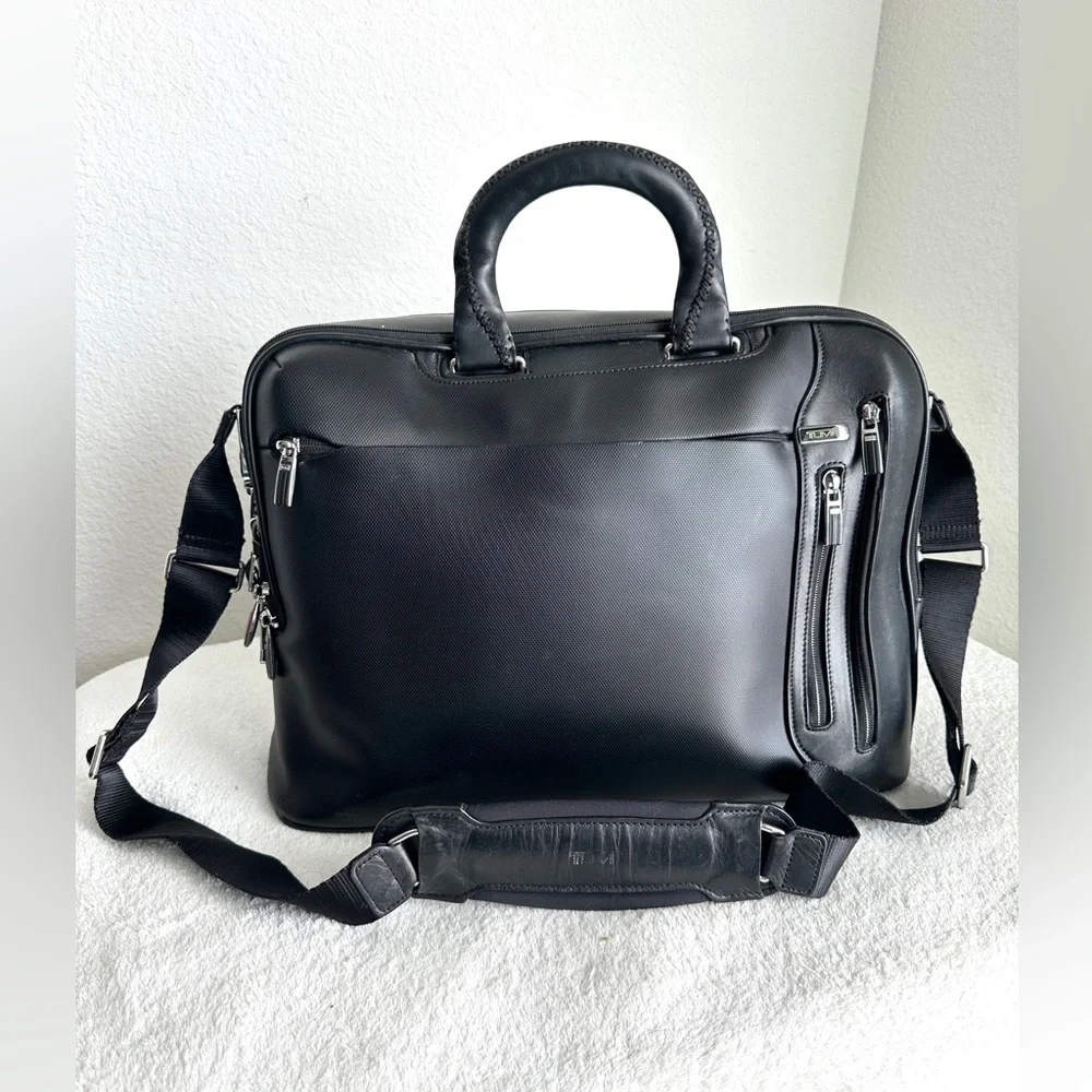 TUMI‎ Black Arrive Narita Slim Brief T-Pass Shoulder Business Bag Laptop Case